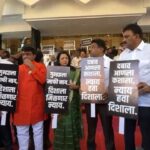 सभापती-अध्यक्षांवर पक्षपातीपणाचा आरोप; महाविकास आघाडीचे आंदोलन