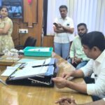प्रशांत कोरटकरसोबत फडणवीसांच्या कार्यालयातील प्रतिक पडवेकर होता का? मुख्यमंत्र्यांनी स्पष्टीकरण द्यावे – अतुल लोंढे