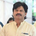 Monsoon Session : माझ्या पी.ए.ला सन्मानाने सोडा, अन्यथा हलणार नाही! – अमोल मिटकरींचं विधानभवनाच्या प्रवेशद्वारावर ठिय्या आंदोलन