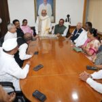 Uddhav Thackeray on Maratha Reservation: “मराठी माणूस न्यायासाठी मुंबईतच येणार… तो काय सुरत-गुवाहाटीला जाणार?” – उद्धव ठाकरे यांचे फडणवीस-शिंदेंवर शरसंधान