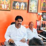 Bawankule : महसूल मंत्री चंद्रशेखर बावनकुळे यांची धडक कारवाई!; नागपूरचे सह-दुय्यम निबंधक कपले निलंबित — टेबलच्या ड्रॉवरमधून ५ हजारांची रोकड जप्त