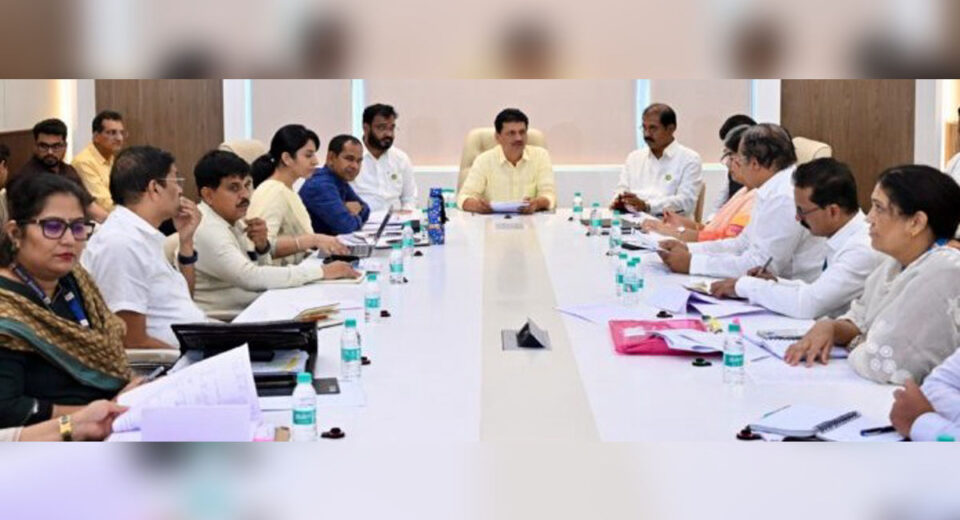 Prakash Abitkar chairs a review meeting of Maharashtra Health Department officials to assess pending hospital construction projects and improve healthcare services.