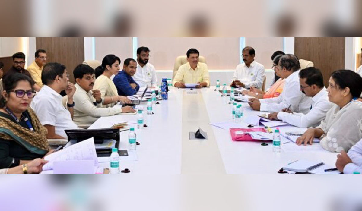 Prakash Abitkar chairs a review meeting of Maharashtra Health Department officials to assess pending hospital construction projects and improve healthcare services.