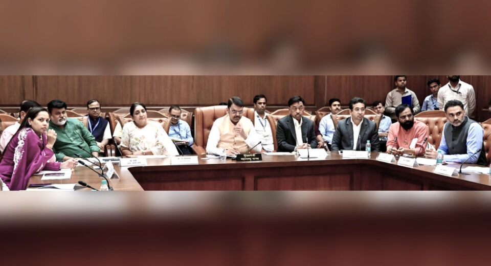 Devendra Fadnavis chairs a meeting with ministers and officials to review losses faced by Konkan mango and cashew farmers.