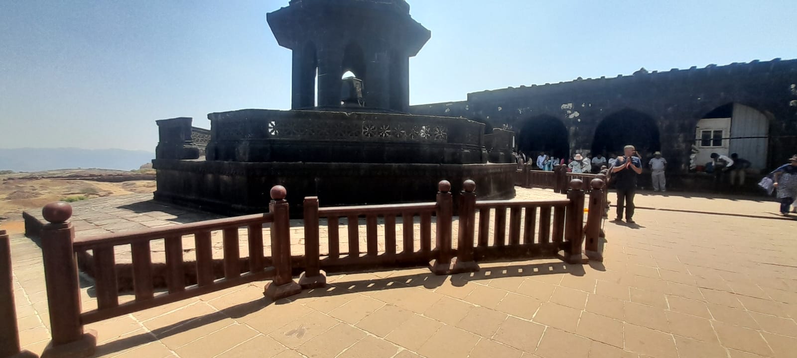 Wooden barricade repaired near Chhatrapati Shivaji Maharaj Samadhi at Raigad Fort ahead of Raj Thackeray's visit.