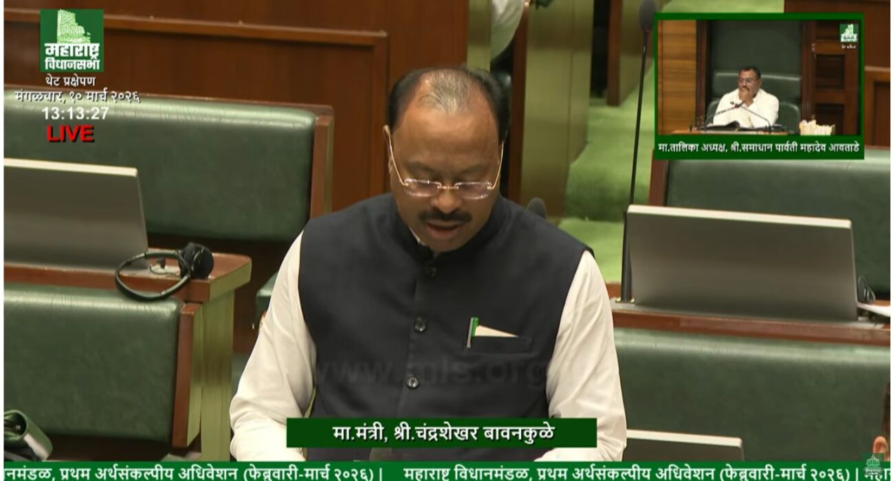 Revenue Minister Chandrashekhar Bawankule speaking in Maharashtra Assembly on appointment of private land surveyors