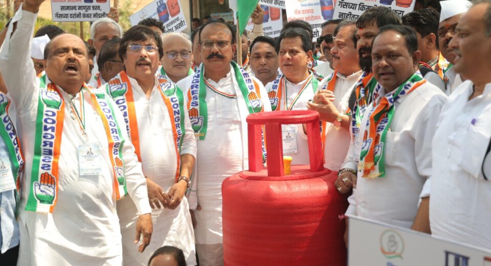 Congress protest against LPG price hike