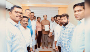 Delegation of Konkan mango farmers meeting Uddhav Thackeray at Matoshree