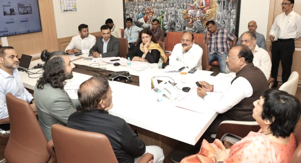 Maharashtra Revenue Minister Chandrashekhar Bawankule chairs a meeting with CREDAI representatives in Mumbai to discuss construction sector policies and NA process reforms