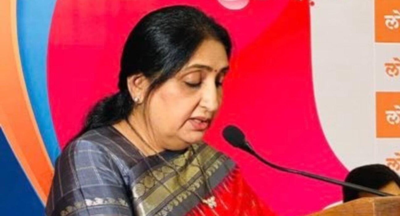 Sunetra Pawar addressing an emotional rally in Baramati raising questions over Ajit Pawar plane crash