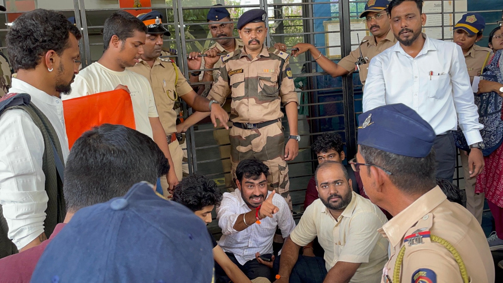 ABVP student protesters confronting police during Mumbai University paper leak protest outside college