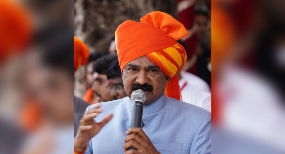 Fattesinh Sawant speaking at a public event, appealing to youth to protect Raigad Fort and preserve historical heritage