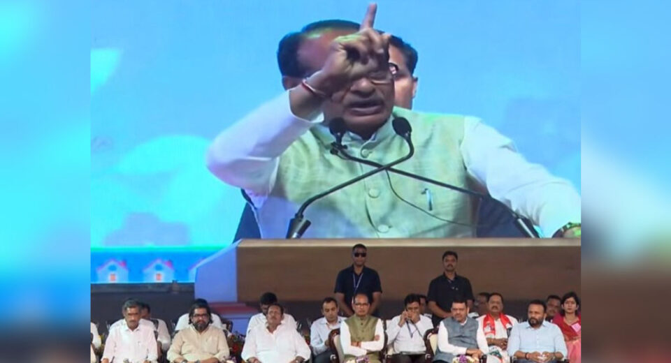 Chief Minister Devendra Fadnavis addressing housing scheme event in Satara