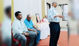 Sandesh Mokashi addresses a condolence meeting organised by the North Mumbai Journalists Association in memory of senior journalist Abhay Mokashi in Mumbai.