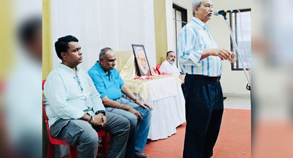 Sandesh Mokashi addresses a condolence meeting organised by the North Mumbai Journalists Association in memory of senior journalist Abhay Mokashi in Mumbai.