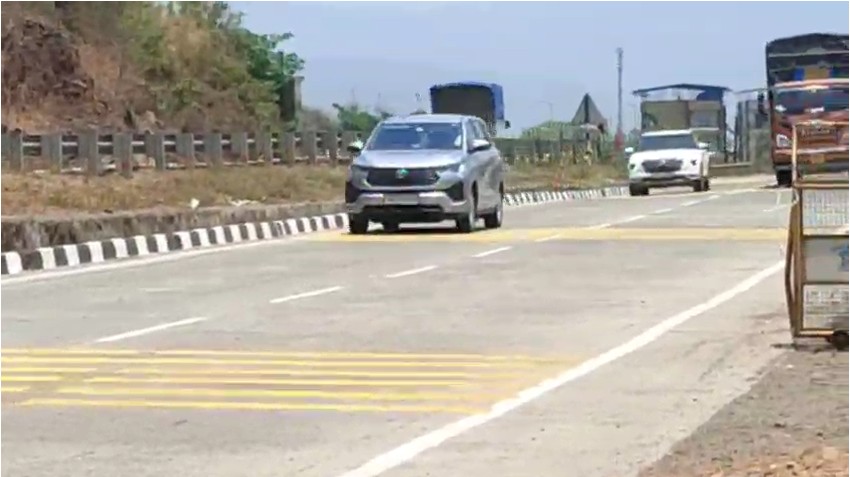 Vehicles moving on Panvel-Mahad highway during heavy travel rush as passengers face shortage of ST buses and rely on private transport