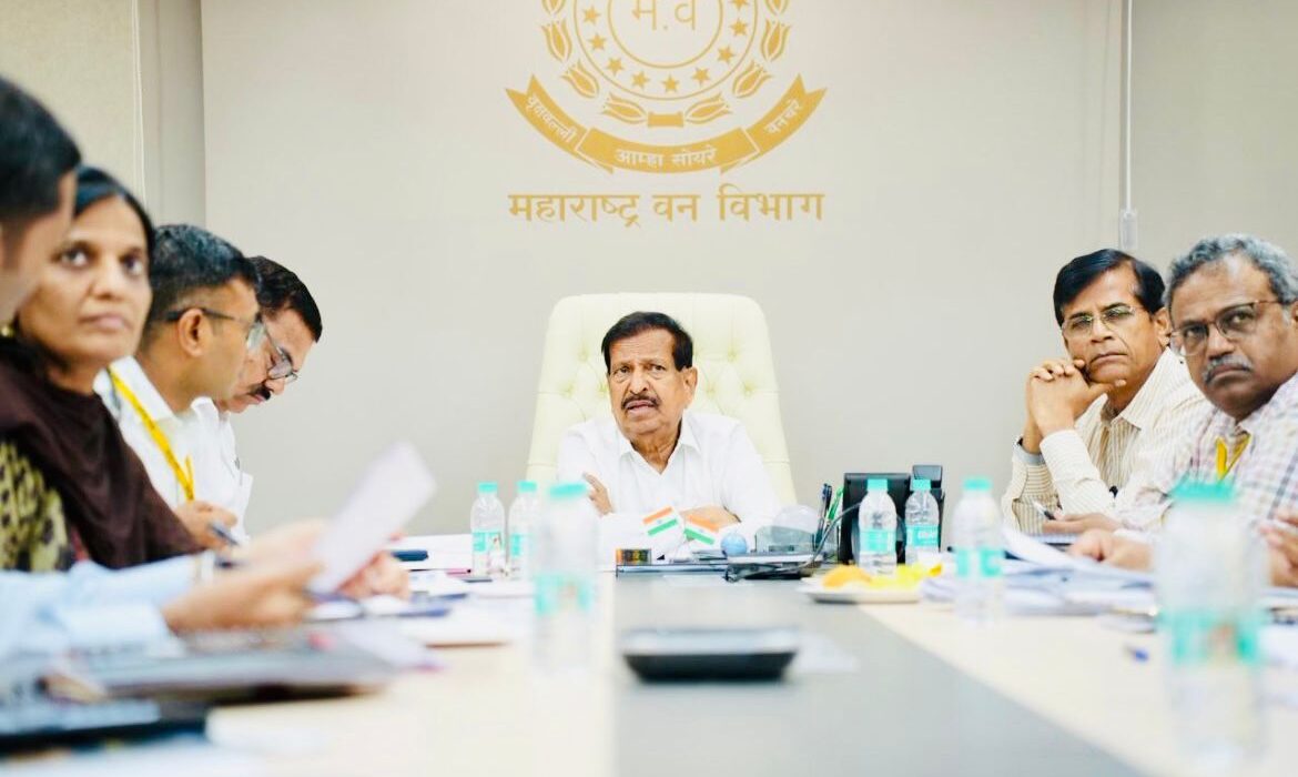 वनमंत्री गणेश नाईक यांच्या अध्यक्षतेखाली महाराष्ट्र वन विभागाची मानव-वन्यजीव संघर्षावरील बैठक