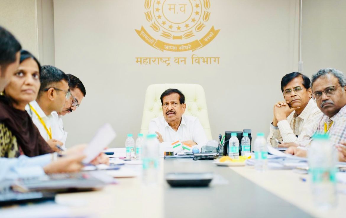 वनमंत्री गणेश नाईक यांच्या अध्यक्षतेखाली महाराष्ट्र वन विभागाची मानव-वन्यजीव संघर्षावरील बैठक