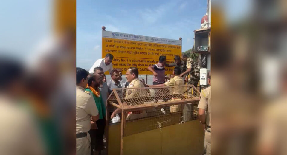 Police personnel detain farmer protesters near Gateway of India in Mumbai during a demonstration supporting Ravikant Tupkar’s demand for complete farm loan waiver.