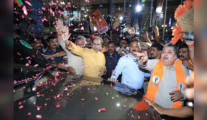 Shiv Sena (UBT) chief Uddhav Thackeray receives a grand welcome from party workers and supporters at Dr. Babasaheb Ambedkar International Airport in Nagpur during his Vidarbha tour.