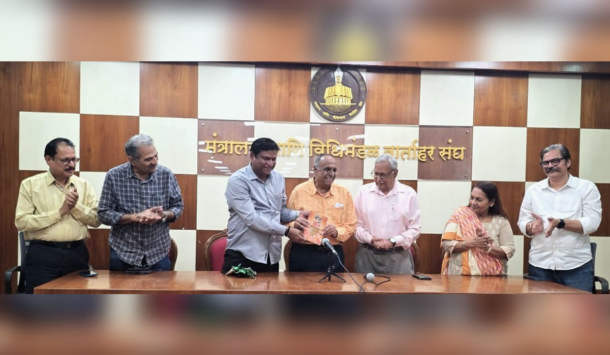 डॉ. सुकृत खांडेकर यांचा सुवर्णमहोत्सवी पत्रकारितेबद्दल सन्मान
