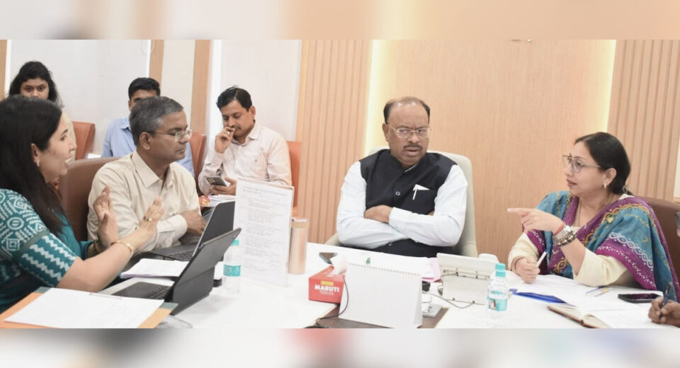 Revenue Minister Chandrashekhar Bawankule chairs a high-level meeting in Mumbai on granting Gaothan status to Koliwadas in Vasai and resolving long-pending land ownership issues.