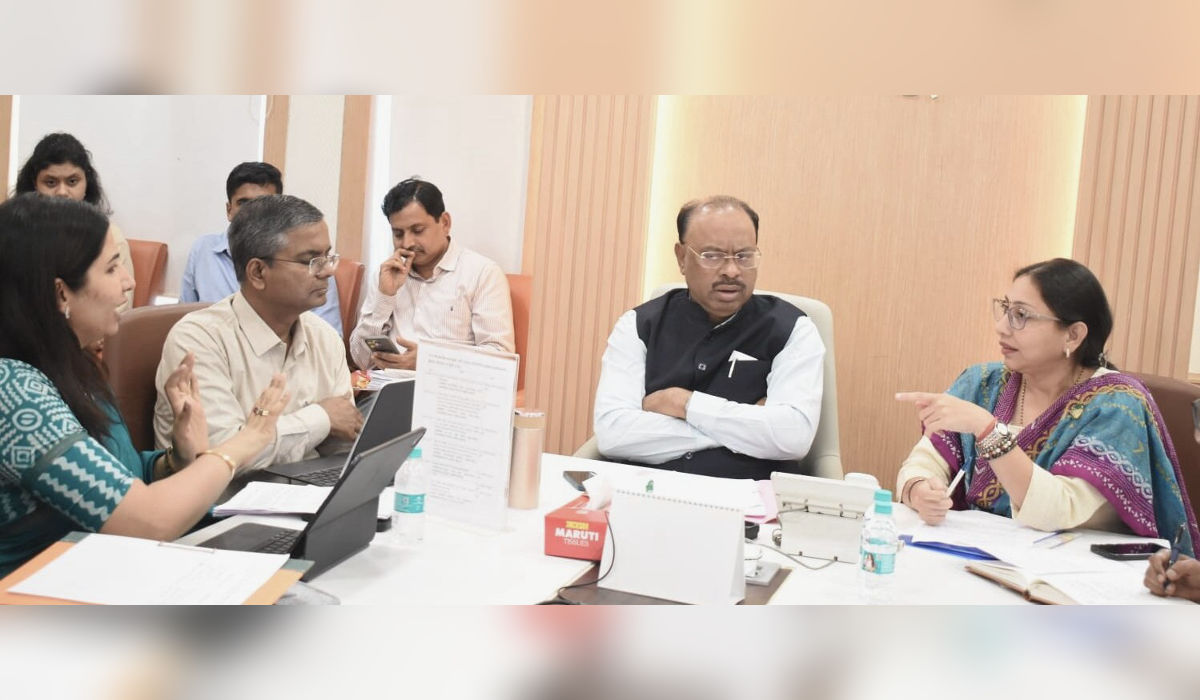 Revenue Minister Chandrashekhar Bawankule chairs a high-level meeting in Mumbai on granting Gaothan status to Koliwadas in Vasai and resolving long-pending land ownership issues.