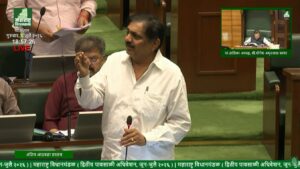 विधानसभेत हाफकिन बायो-फार्मास्युटिकल महामंडळातील कथित अनियमिततांबाबत कॅग अहवालाचा मुद्दा उपस्थित करताना राष्ट्रवादी काँग्रेस (शरदचंद्र पवार)चे नेते जयंत पाटील.