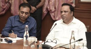 Mumbai Guardian Minister Ashish Shelar chairs a high-level review meeting on establishing a Registered Vehicle Scrapping Facility (RVSF) to improve traffic management and address abandoned vehicles in Mumbai.