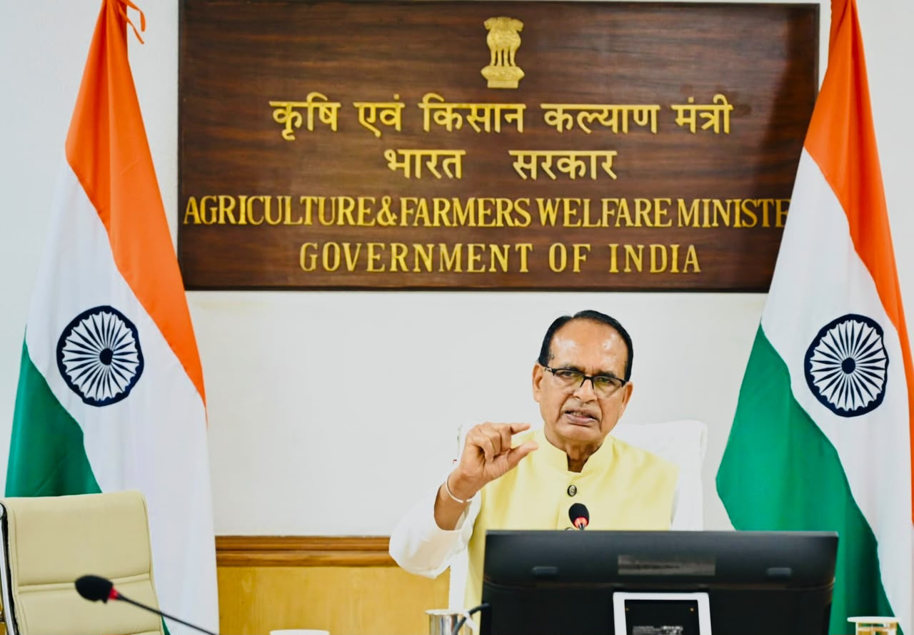 Union Agriculture Minister Shivraj Singh Chouhan chairs a review meeting on agricultural development and the Rashtriya Krishi Vikas Yojana, under which Maharashtra received ₹558 crore for agriculture.