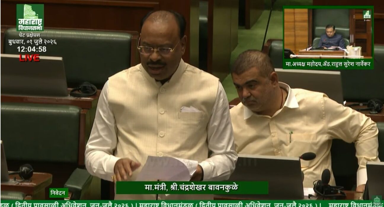 Maharashtra Revenue Minister Chandrashekhar Bawankule addresses the Legislative Council while announcing new sand policy measures, including zero royalty for border districts.