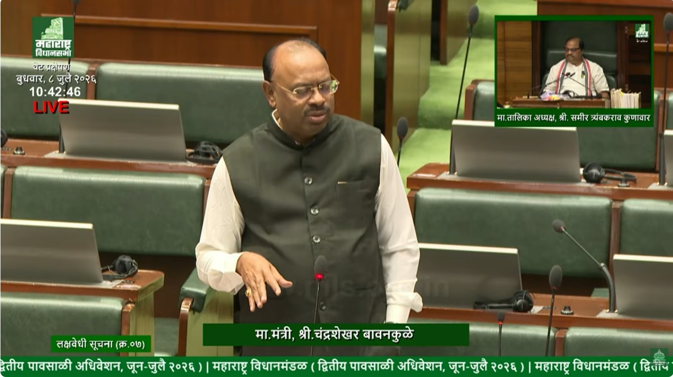 महसूल मंत्री चंद्रशेखर बावनकुळे विधानसभेत मिशनरी संस्थांच्या जमिनींच्या राज्यव्यापी चौकशीची घोषणा करताना.
