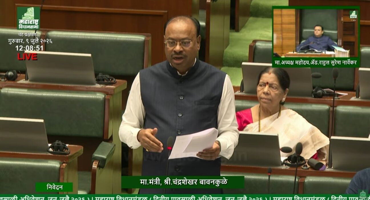 विधानसभेत नाशिक रिंगरोड प्रकल्प, अलाईनमेंट बदल आणि भूसंपादन प्रक्रियेबाबत भूमिका मांडताना महसूलमंत्री चंद्रशेखर बावनकुळे.