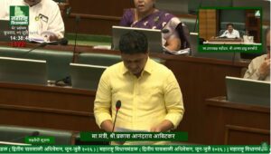 Maharashtra Health Minister Prakash Abitkar addresses the Legislative Assembly while responding to a discussion on declaring snakebite a notifiable disease and strengthening public health measures.