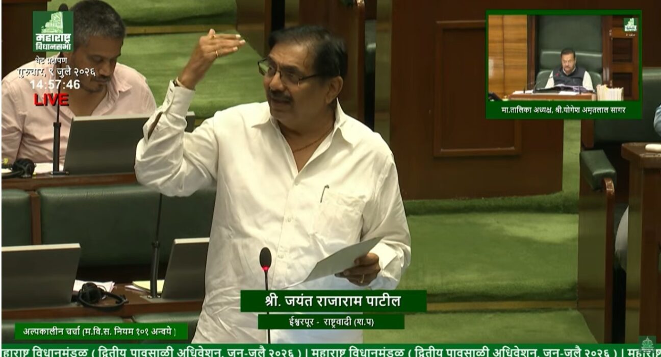विधानसभेत अतिवृष्टी, 'मिसिंग लिंक' प्रकल्प आणि पायाभूत सुविधांच्या गुणवत्तेवर सरकारला प्रश्न विचारताना राष्ट्रवादी काँग्रेस (शरदचंद्र पवार)चे नेते जयंत पाटील.