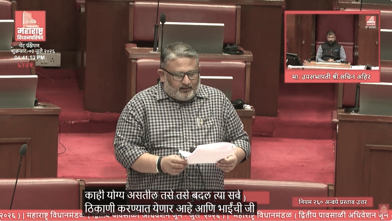 विधान परिषदेत नवीन श्रमसंहितांबाबत माहिती देताना कामगार मंत्री आकाश फुंडकर.