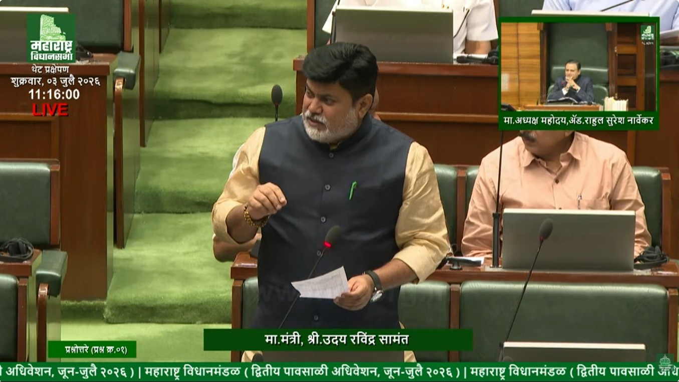 विधानसभेत मुंबईच्या डिसॅलिनेशन प्रकल्पाबाबत माहिती देताना उद्योगमंत्री उदय सामंत.