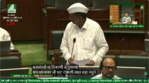 अन्न व औषध प्रशासन मंत्री नरहरी झिरवाळ विधानसभेत जालन्यातील बनावट तूप कारखान्यावर FDA कारवाईबाबत उत्तर देताना