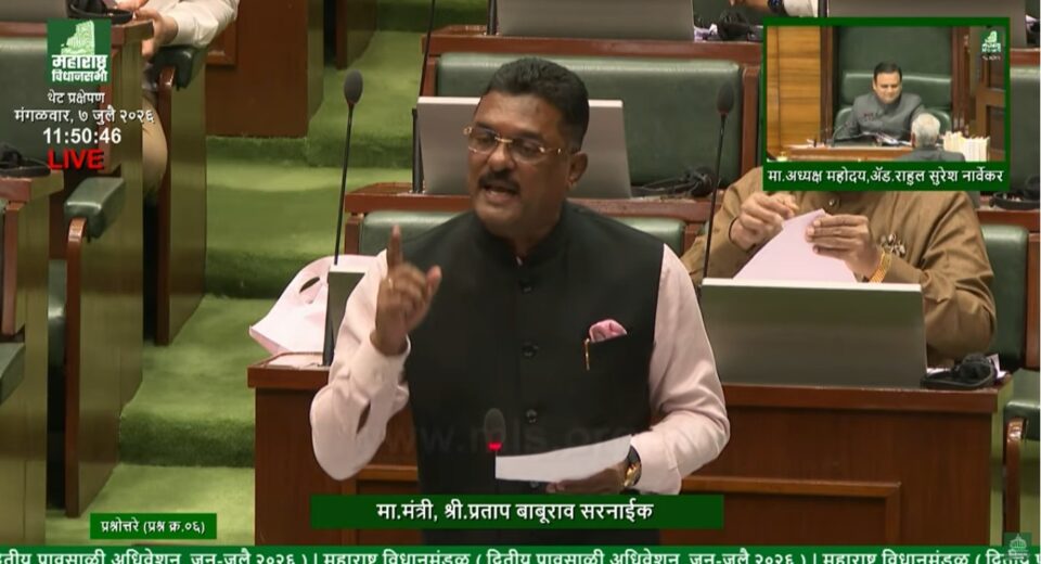परिवहनमंत्री प्रताप सरनाईक विधानसभेत अनधिकृत बाईक टॅक्सींवरील कारवाई आणि कर आकारणीबाबत माहिती देताना