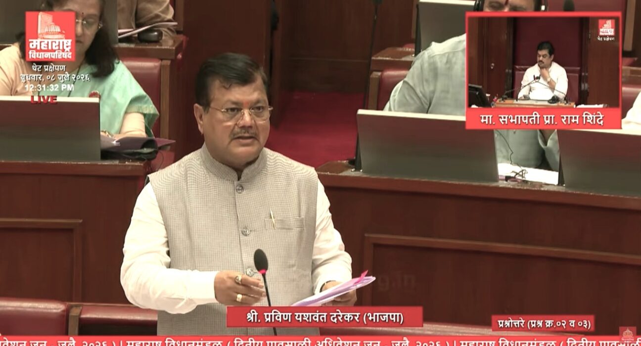 भाजप गटनेते प्रवीण दरेकर विधान परिषदेत आमदारांच्या स्वीय सहाय्यक आणि वाहन चालकांच्या मानधनवाढीची मागणी मांडताना.