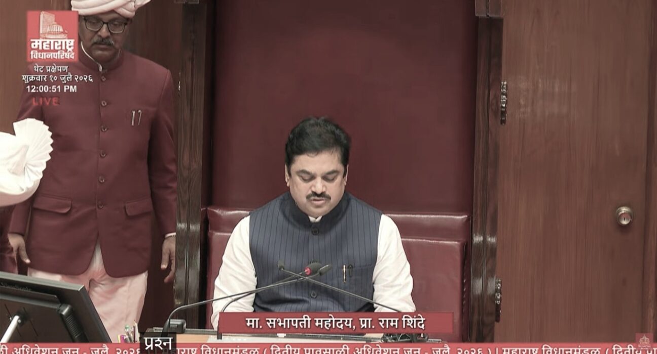 विधानपरिषद सभापती प्रा. राम शिंदे यांनी बच्चू कडू यांच्या जयकुमार गोरे यांच्याविरोधातील हक्कभंग प्रस्तावावर खुलासा मागवल्याची माहिती दिली