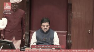 विधानपरिषद सभापती प्रा. राम शिंदे यांनी बच्चू कडू यांच्या जयकुमार गोरे यांच्याविरोधातील हक्कभंग प्रस्तावावर खुलासा मागवल्याची माहिती दिली