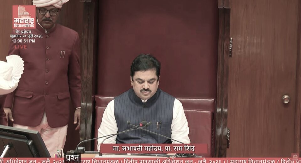 विधानपरिषद सभापती प्रा. राम शिंदे यांनी बच्चू कडू यांच्या जयकुमार गोरे यांच्याविरोधातील हक्कभंग प्रस्तावावर खुलासा मागवल्याची माहिती दिली