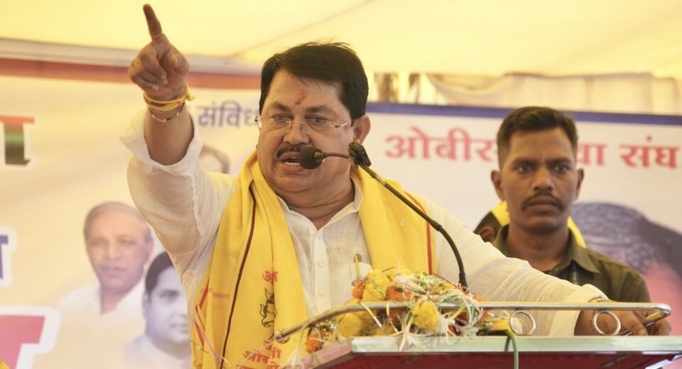 विजय वडेट्टीवार भंडारा येथे मंडल यात्रा २०२६ दरम्यान ओबीसी जातनिहाय जनगणनेच्या मागणीवर भाषण करताना.