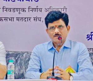 Krishna Jadhav, Electoral Registration Officer and District Collector (Stamps), Mumbai City, addresses a press briefing on the Special Intensive Revision (SIR) campaign in Bhaykhala.