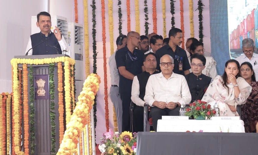 पश्चिम समर्पित मालवाहतूक मार्गिकेशी संबंधित कार्यक्रमात बोलताना महाराष्ट्राचे मुख्यमंत्री देवेंद्र फडणवीस