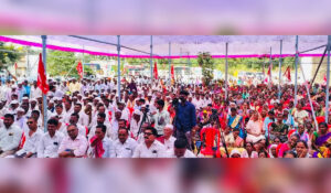 दुष्काळी मदत, पीकविमा भरपाई, शेतकऱ्यांना प्रोत्साहन अनुदान आणि जमिनींच्या हक्कांसाठी अकोले येथे आयोजित किसान सभेच्या महामुक्काम सत्याग्रहातील उपस्थिती.