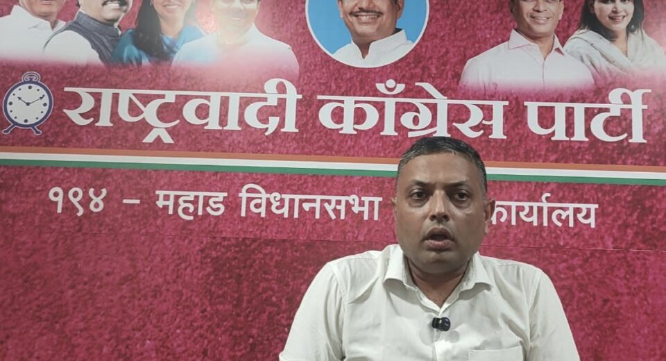 महाड येथील राष्ट्रवादी काँग्रेस कार्यालयात महेंद्र दळवी यांच्या वक्तव्याला प्रत्युत्तर देताना प्रवक्ते धनंजय देशमुख