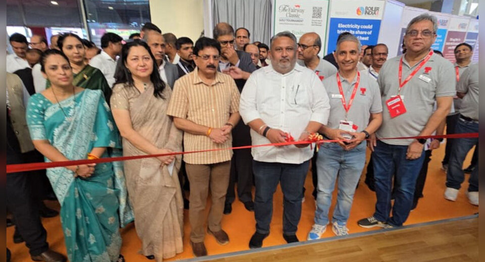 वाशी येथील बॉयलर इंडिया २०२६ प्रदर्शनाच्या उद्घाटनप्रसंगी फीत कापण्याचा कार्यक्रम आणि उपस्थित मान्यवर